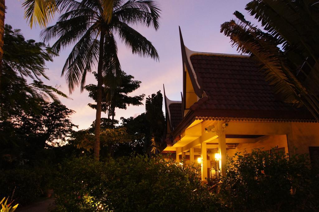 Palm Village Rawai Eksteriør bilde