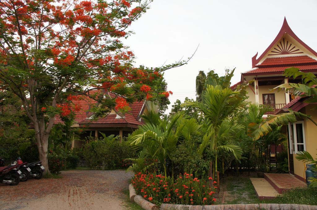 Palm Village Rawai Eksteriør bilde