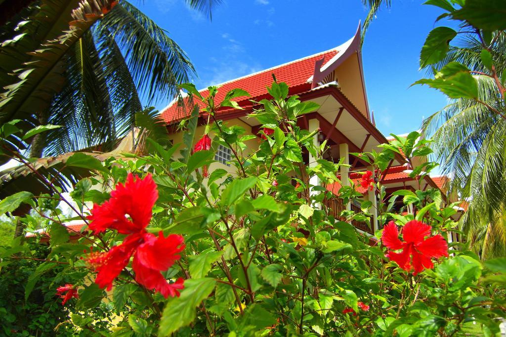 Palm Village Rawai Eksteriør bilde