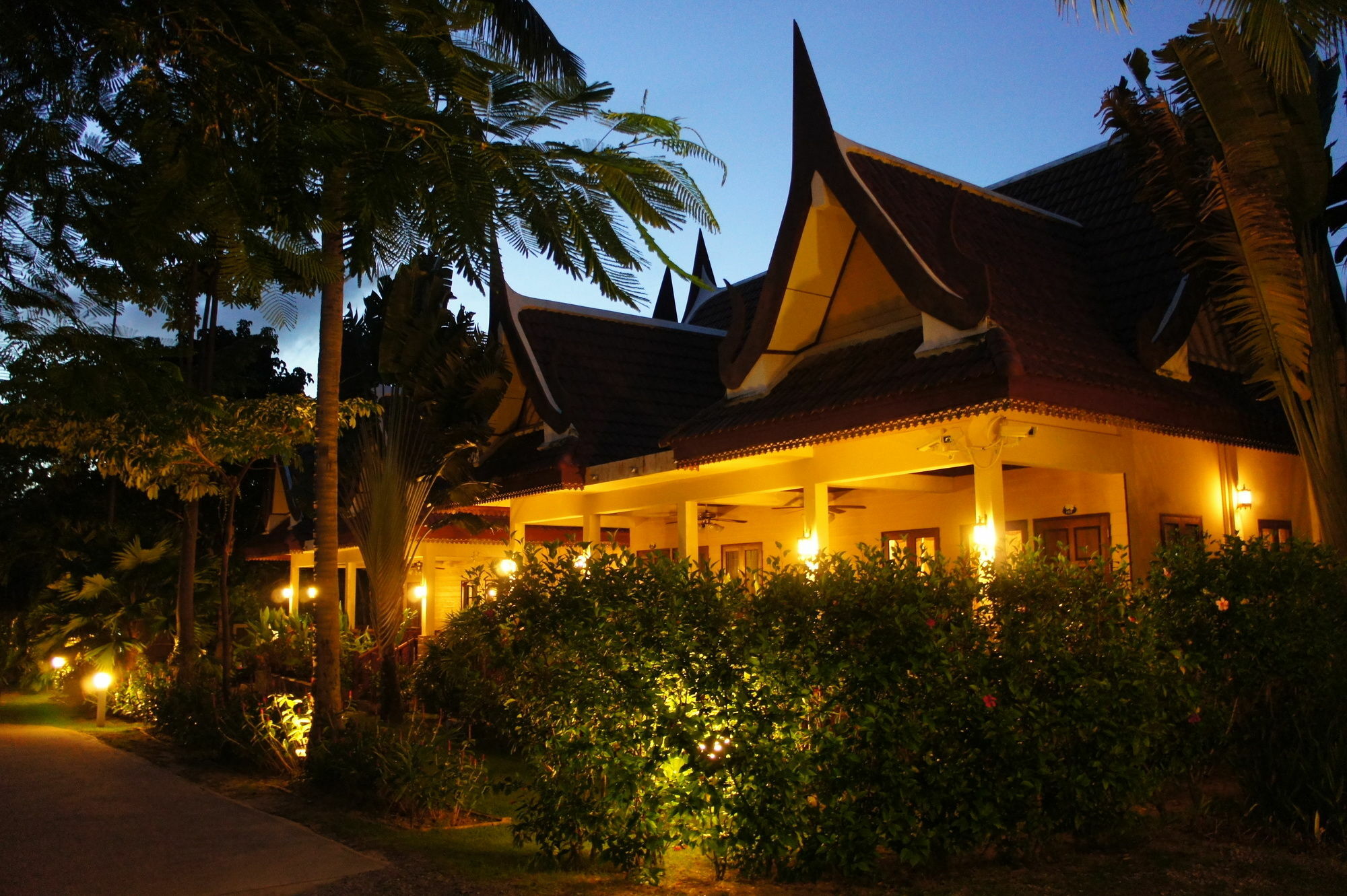 Palm Village Rawai Eksteriør bilde