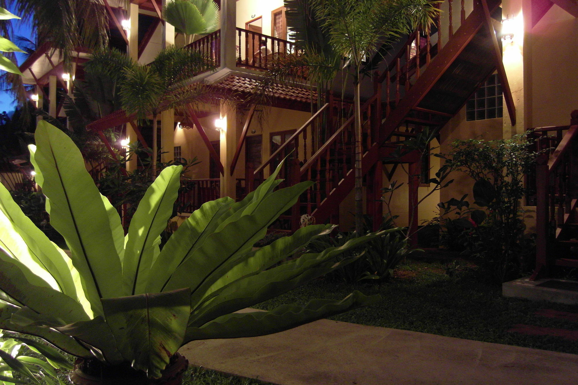 Palm Village Rawai Eksteriør bilde