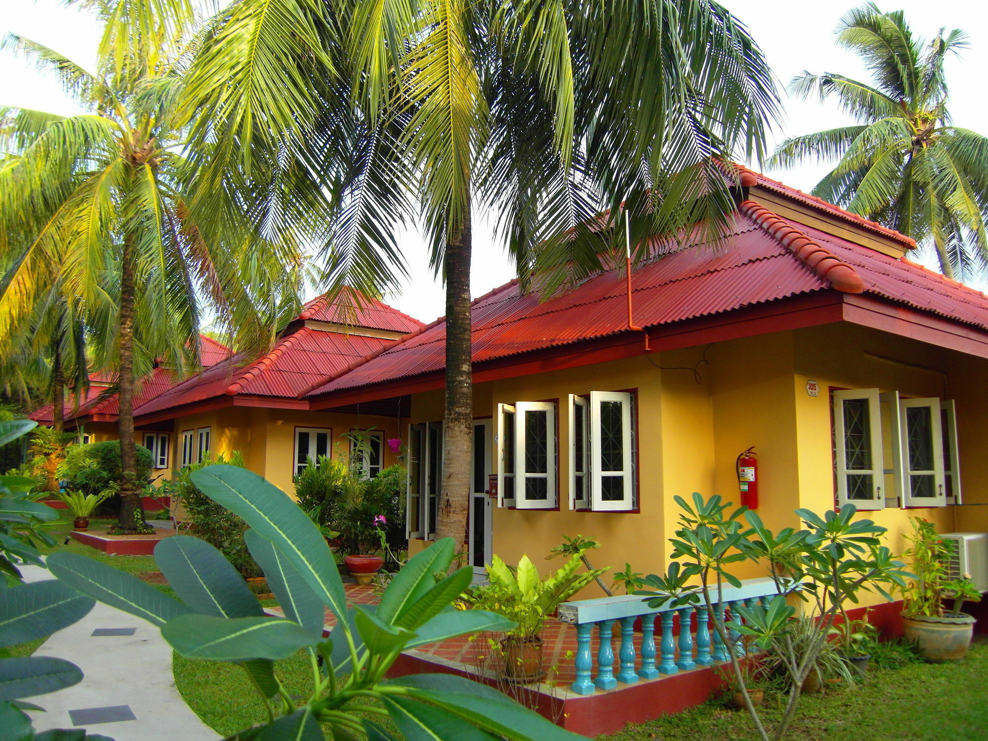 Palm Village Rawai Eksteriør bilde